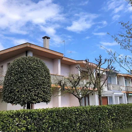 Διαμέρισμα Modern Flat With Outdoor Space