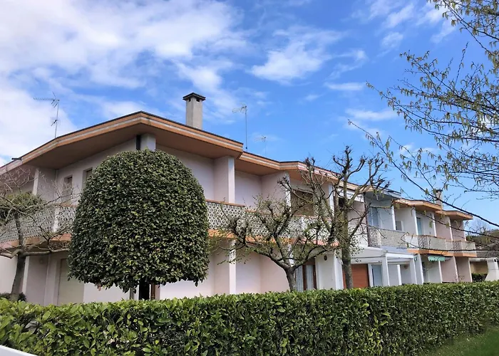 Διαμέρισμα Modern Flat With Outdoor Space